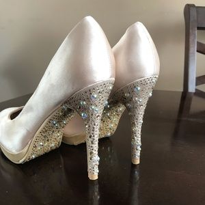 High heels with bejeweled sole